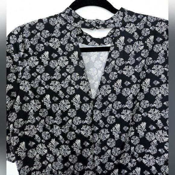 NWOT Women's H&M Short Sleeve Dress Black And White Floral Print Size 10 - Picture 6 of 7